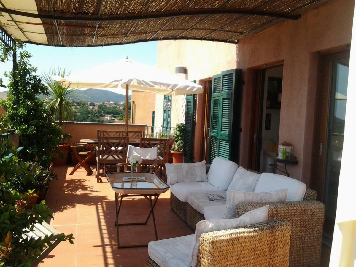 Attico Con Vista Spettacolare Cogoleto Villa Exterior photo